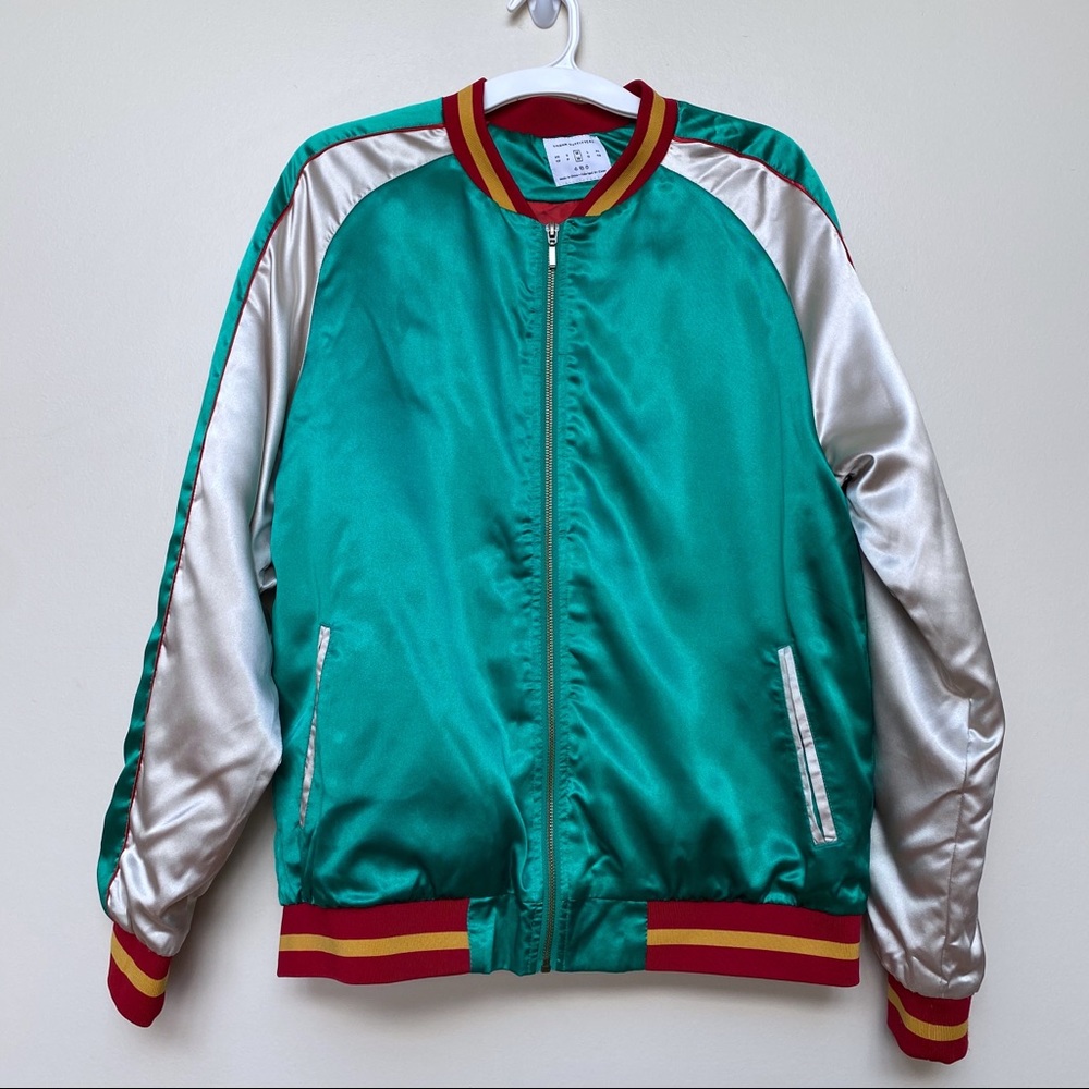 🛑3/$15 Urban Outfitters Satin Skull Bomber Jacket